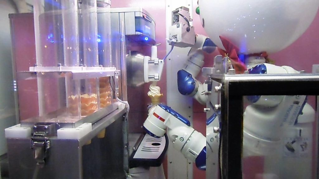 ハウステンボス　変なレストランのソフトクリームロボット
