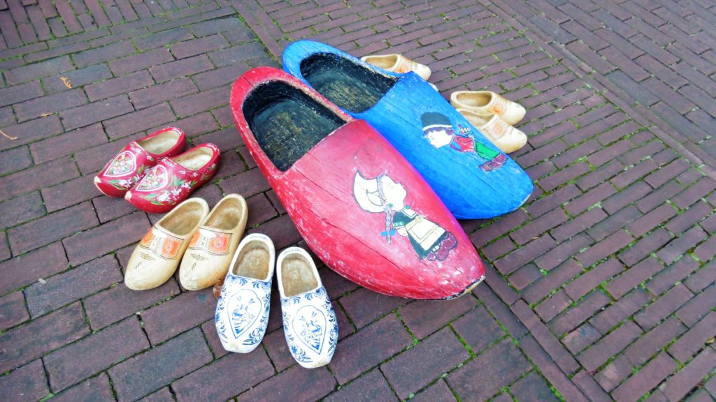 ハウステンボス　オランダの館前の木靴