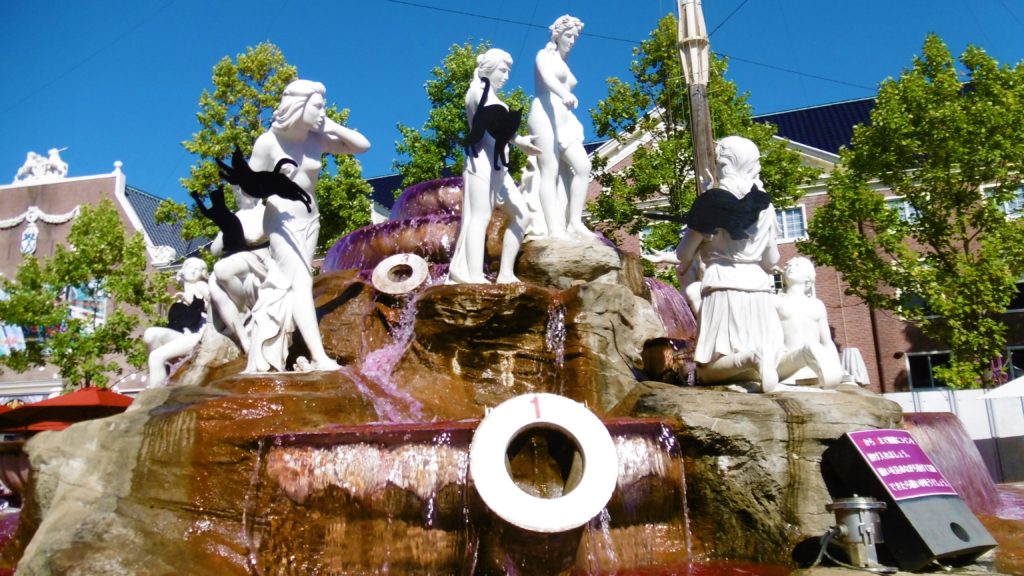 ハウステンボス アトラクションタウンの噴水広場、ワインの噴水